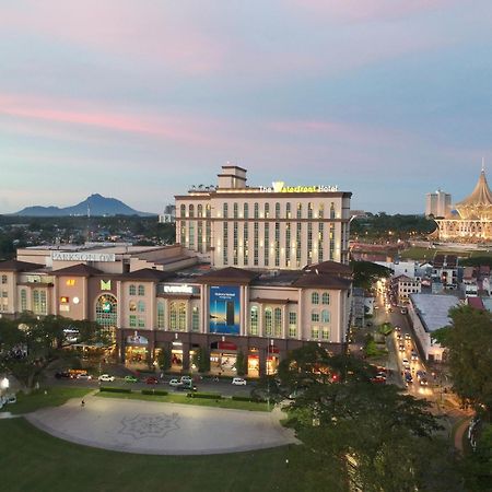 The Waterfront Hotel Kuching Exterior foto The Royal Paragon Hotel